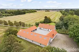 Landejendom på Langs Banen 4, 9490 Pandrup