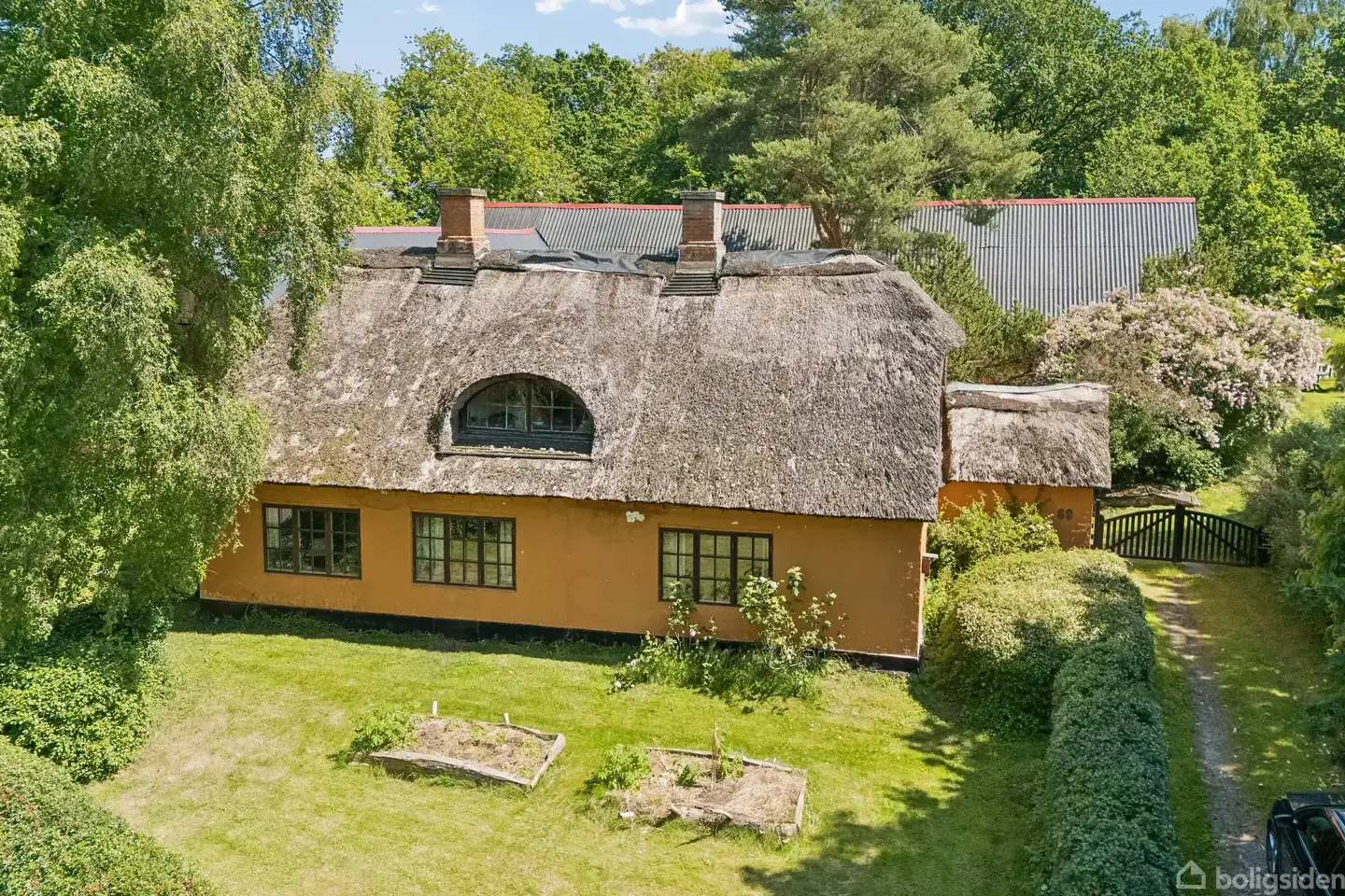 Charmerende stråtækt ejendom med 1.7 HA. jord, udlagt i skov. - Visning 2