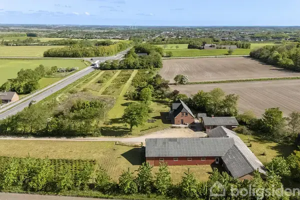 Landejendom på Holstebrovej 9, 7830 Vinderup