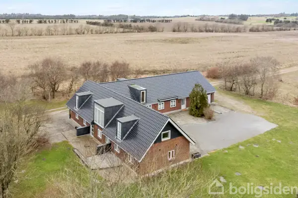 Landejendom på Kirkebyvej 24, 6854 Henne