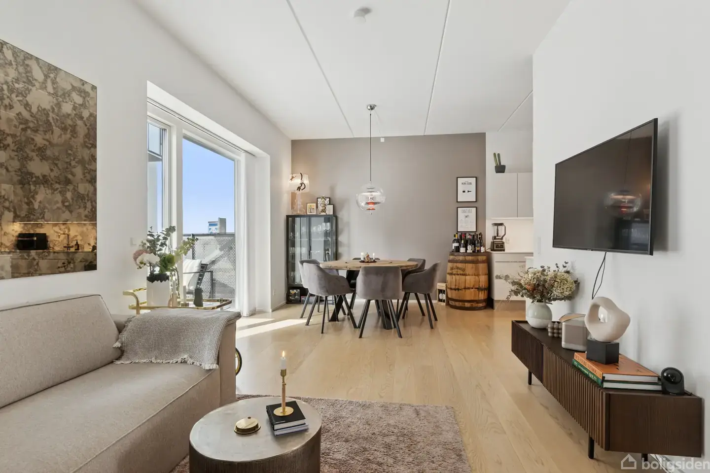 Eksklusiv 3 værelses lejlighed med vestvendt altan ved Stjernepladsen