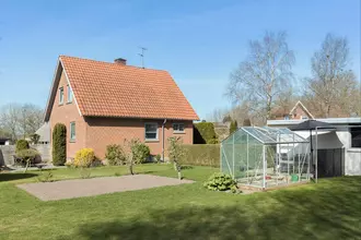 Villa på Søndergade 7, Asferg, 8990 Fårup