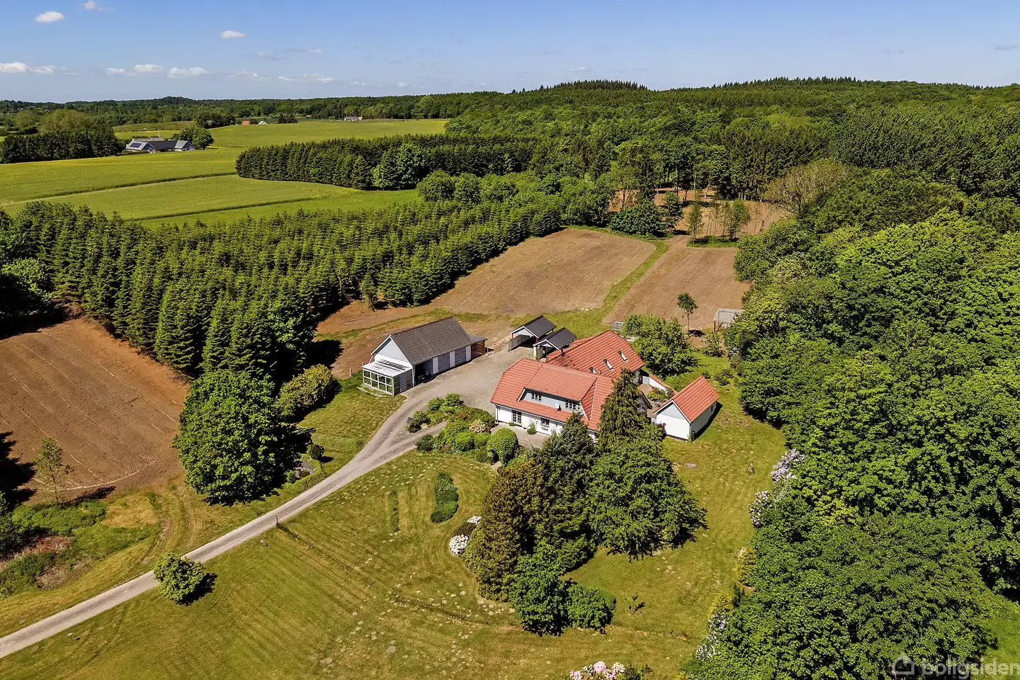 Sjælden landejendom med 3,92 HA, skov, jagt og mulighed for hestehold