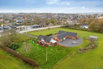 Landejendom på Hovedgaden 4, 6971 Spjald