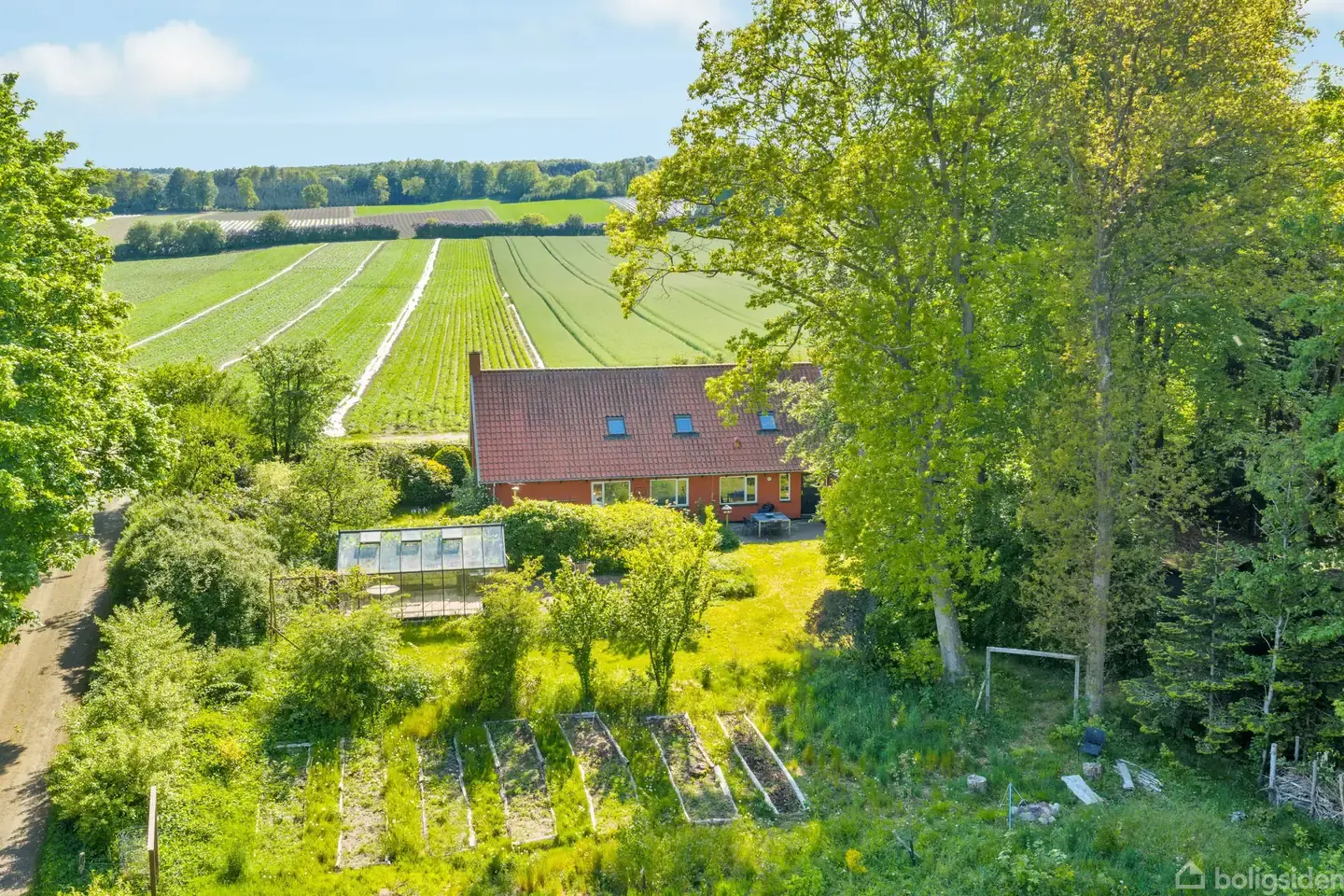 Rummelig villa på 215 m2 med naturskøn stor grund