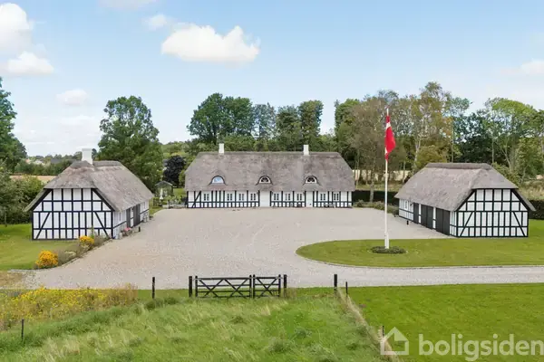 Landejendom på Brandstubvej 8, 7130 Juelsminde