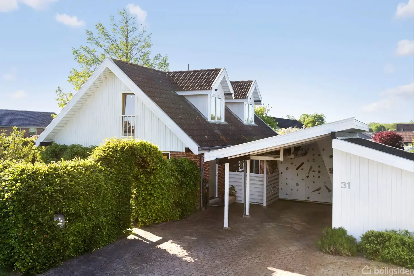 Velindrettet villa med skøn have