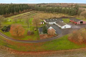 Landejendom på Skærlund Mosevej 21, 7330 Brande