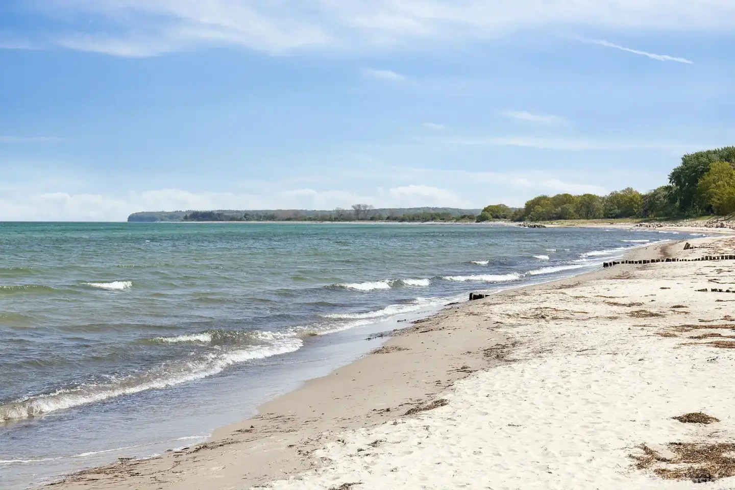 Moderne og charmerende sommerhusstemning med kort afstand til stranden