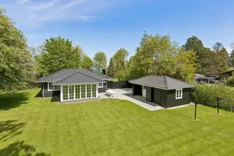 Fritidshus på Fællesskov Strandvej 6, Ulvshale, 4780 Stege