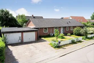 Villa på Spættevej 11, Ø Snede, 8723 Løsning