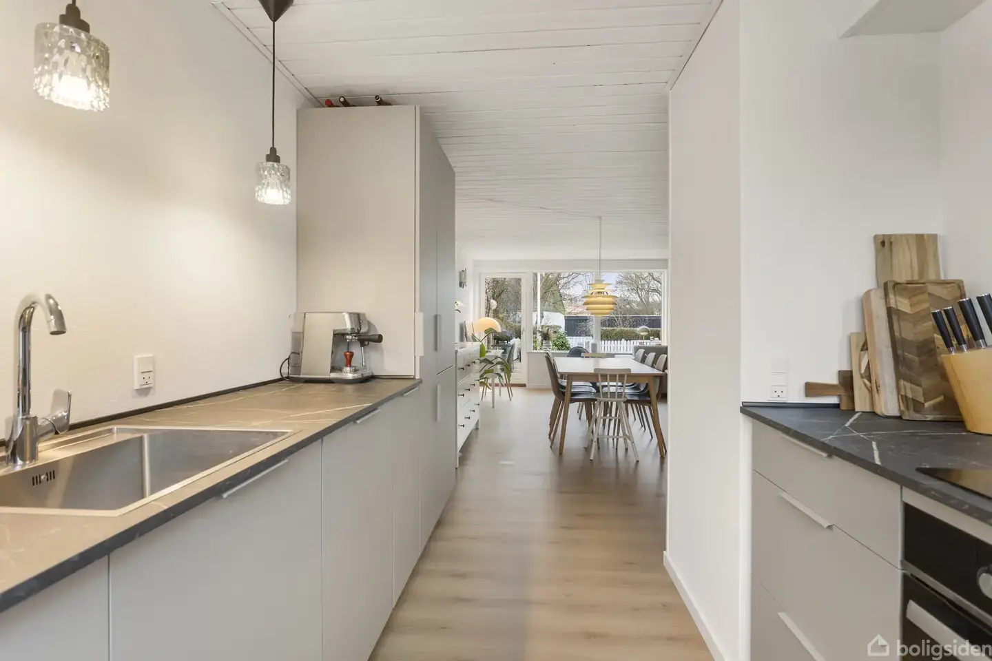 Lyst rækkehus på 108 m² med 4 værelser, sydvendt terrasse og tæt på skole og bus