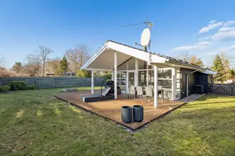 Fritidshus på Tranevej 27, Fjellerup Strand, 8585 Glesborg