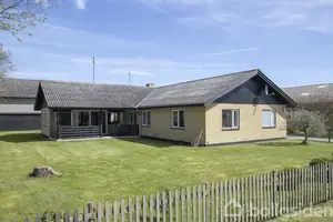 Villa på Strandbakkevej 1, 8305 Samsø