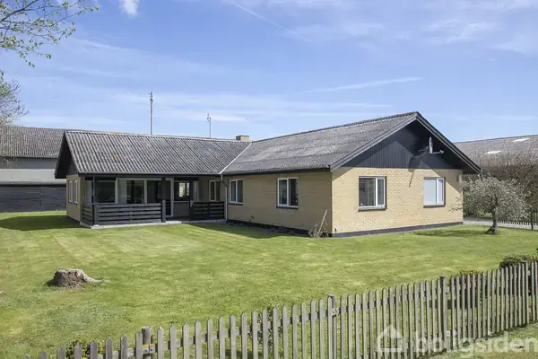 Villa på Strandbakkevej 1, 8305 Samsø