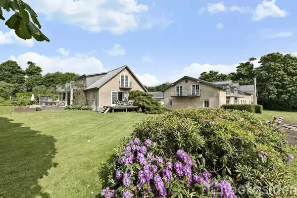 Landejendom på Krajbjergvej 8, 8541 Skødstrup