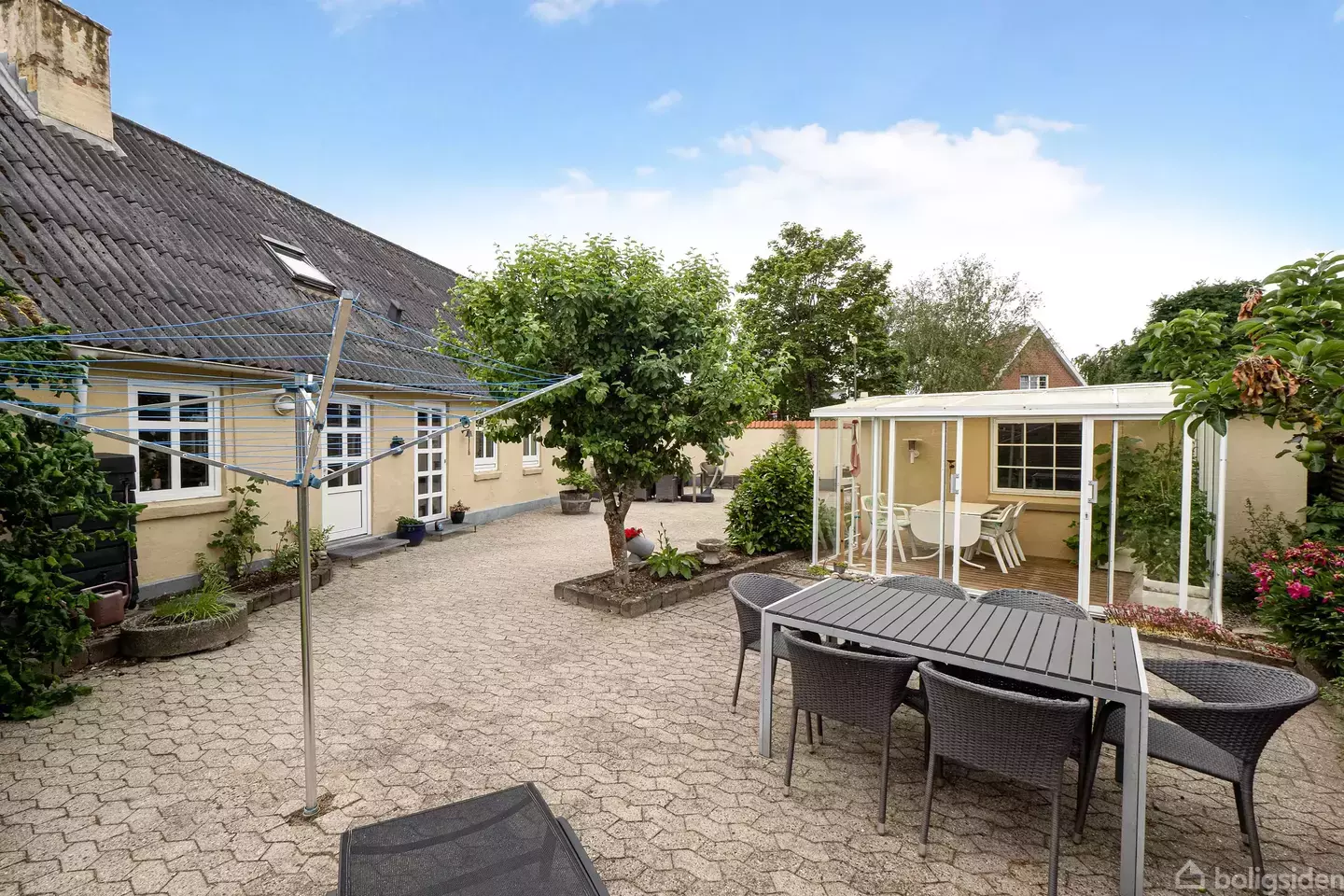 VELHOLDT OG RUMMELIG VILLA - Visning 2