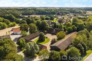 Landejendom på Lee Byvej 45, 8850 Bjerringbro