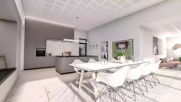 En moderne spisestue med hvidt bord og stole på tæppe. I baggrunden ses et køkken med grå skabe. Vægge prydes af moderne kunstværker.