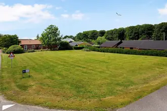 Helårsgrund på Nøddevænget 1, Kollerup, 7300 Jelling