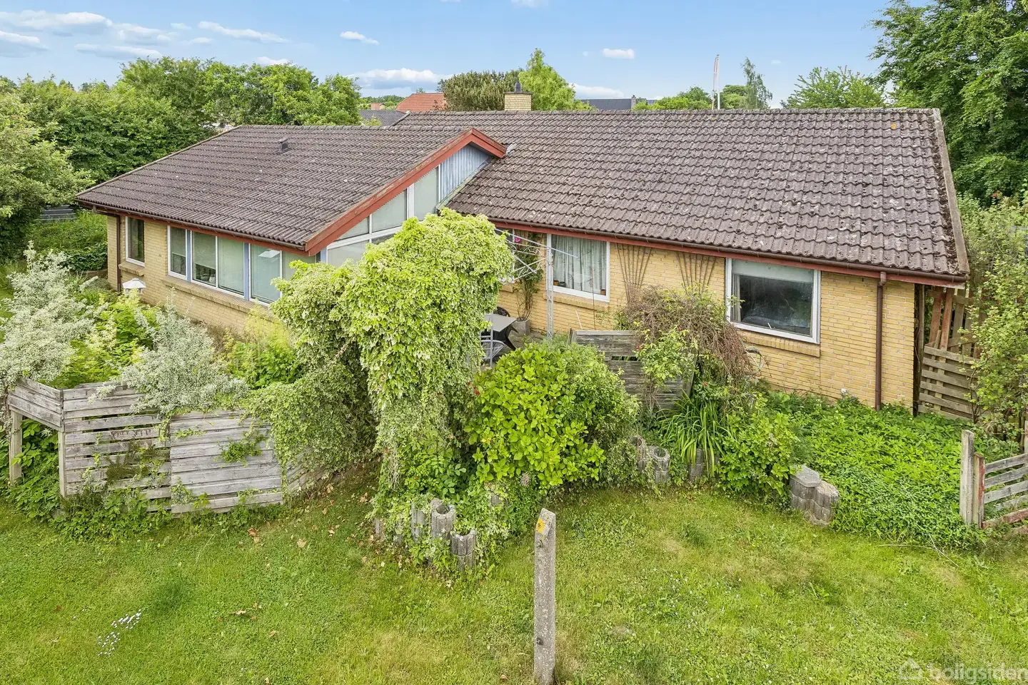 Rummelig 1-plans villa med 5 soveværelser og stor stue - 166 m2 i Brøderup