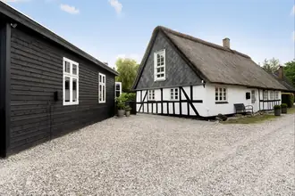 Villa på Damvej 5, Haldum, 8382 Hinnerup