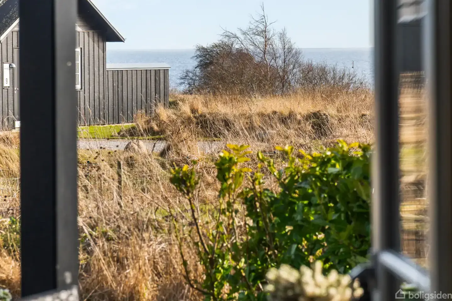 Fantastisk lækkert sommerhus med smuk udsigt til vandet - View 4