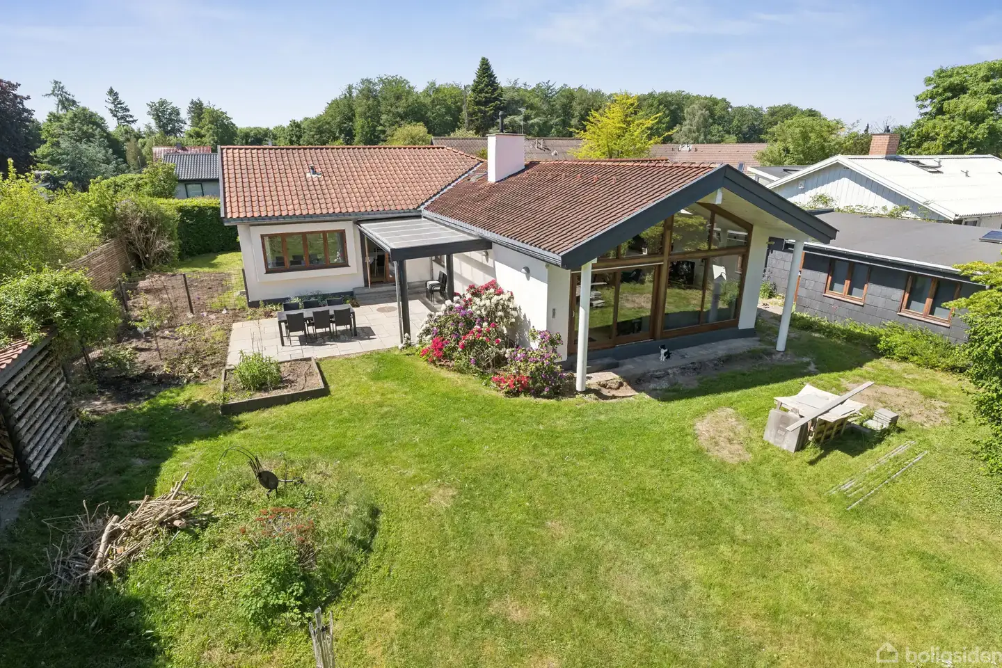 Plads til hele familien – lys, luft og en fantastisk have