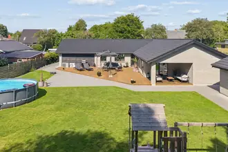 Villa på Bondebjergvej 8, Gyrstinge, 4100 Ringsted