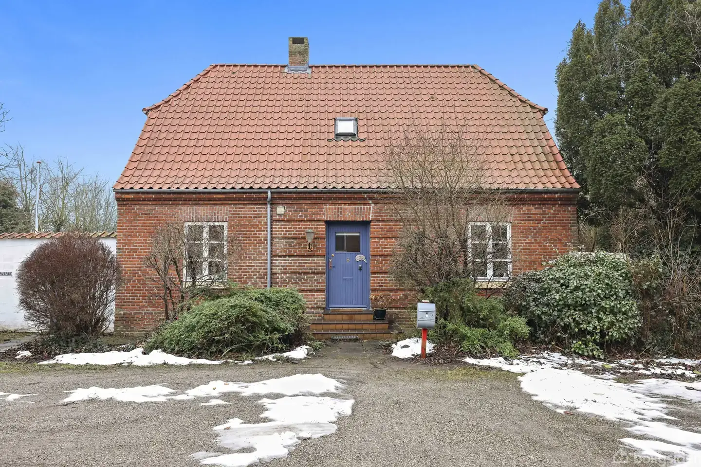 Herskabelig storvilla centralt i Lisbjerg