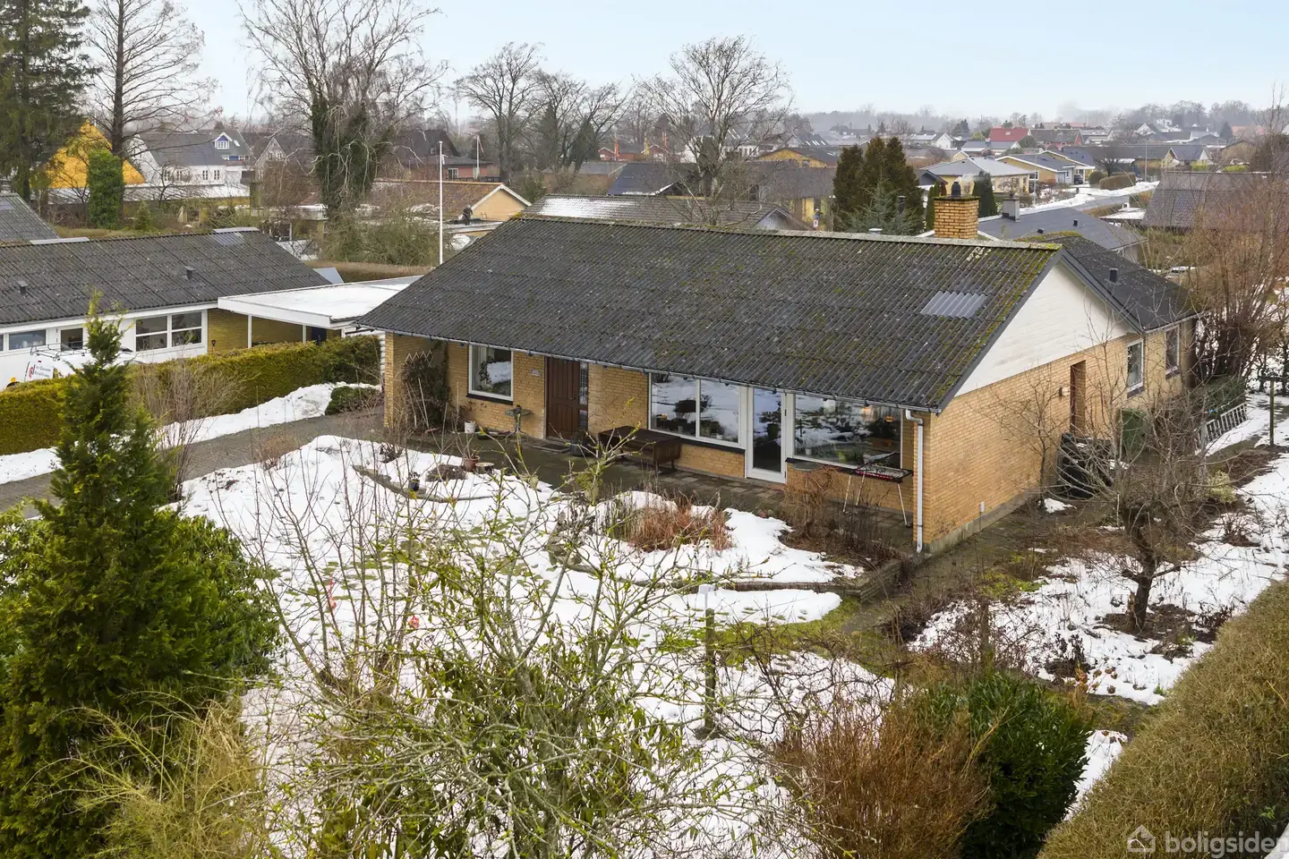 Familievenlig villa i Tved med stor kælder, skøn have og tæt på skole og indkøb