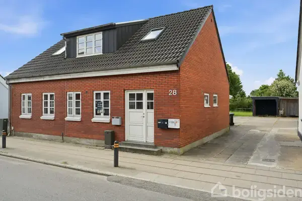 VELHOLDT INVESTERINGSEJENDOM I GØRDING - 3 GODE LEJEMÅL MED CENTRAL BELIGGENHED