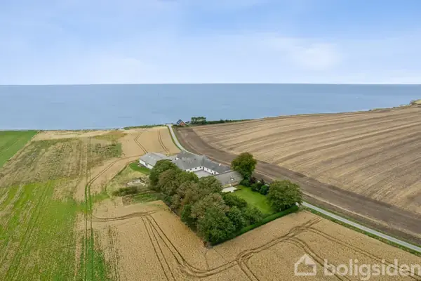 Landejendom på Karlby Strandvej 21, 8500 Grenaa