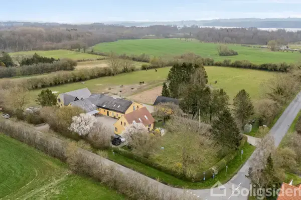 Landejendom på Skovsbovej 235, 5700 Svendborg