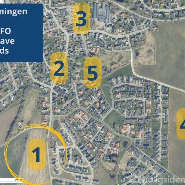Et kort over et boligområde viser fem markerede områder: 1) Udstykningen, 2) Indkøb, 3) Skole/SFO, 4) Børnehave, 5) Legeplads. Områderne er nummereret og fremhævet i gult.
