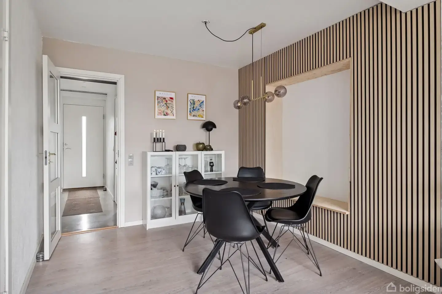 MODERNE OG INDBYDENDE RÆKKEHUS MED PRIVAT HAVE I SKALBORG