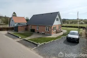 Villa på Fabriksvejen 10, 7182 Bredsten