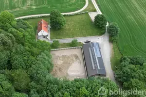 Landejendom på Ellemosevej 30, 8310 Tranbjerg J