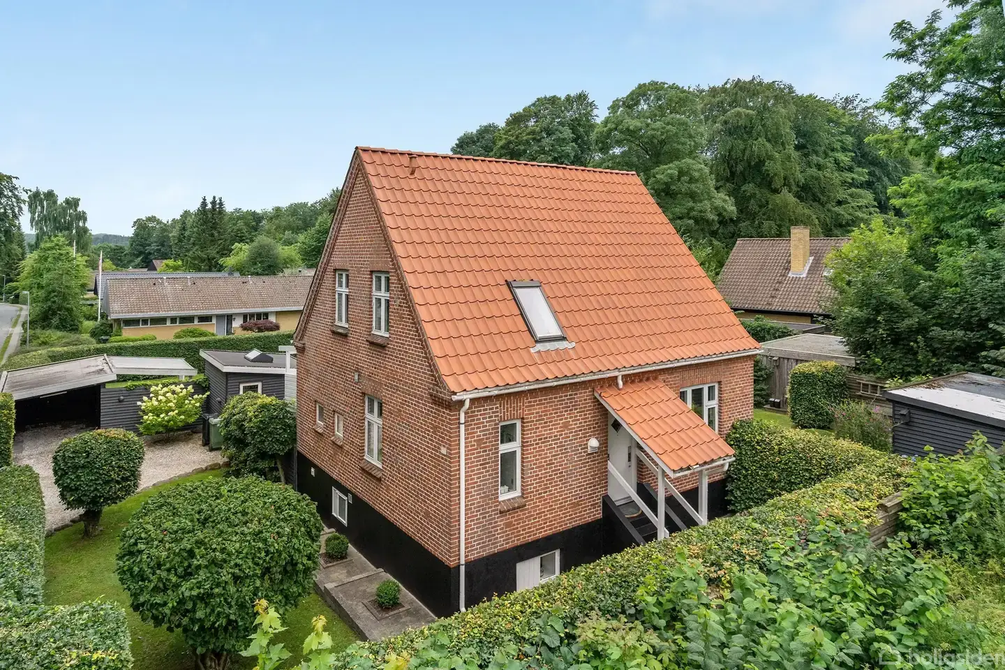 Flot og velholdt villa med skøn have, beliggende naturrigt og tæt på Brabrand Sø - Visning 2