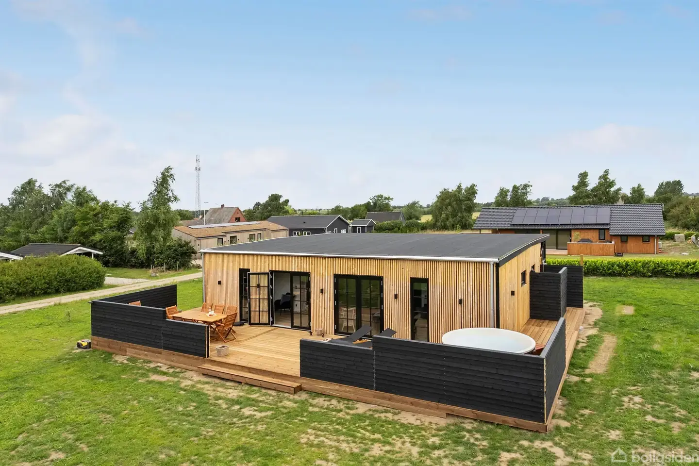 Et næsten nyt sommerhus tæt ved Ristinge Strand