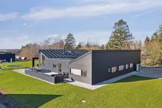 Fritidshus på Skråningen 17, Bønnerup Strand, 8585