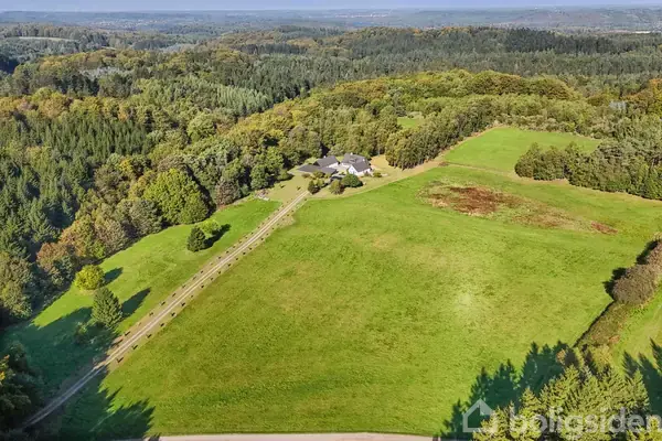 Landejendom på Knøsvej 3, 8680 Ry