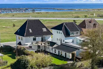 Villa på Kystvej 12A+B, 8500