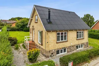 Villa på Hovedgaden 13, V Hornum, 9640 Farsø