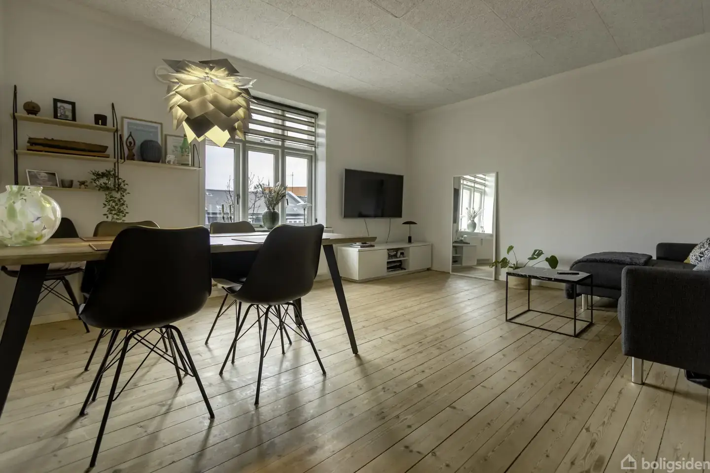 68 m² lys lejlighed med højt til loftet - Visning 3