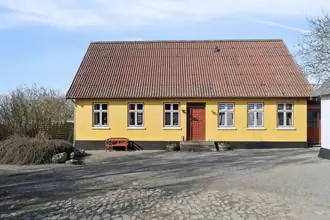 Landejendom på Præstegårdsvejen 7, Vestermarie, 3700 Rønne