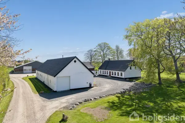Landejendom på Mattrupvej 15, 7160 Tørring