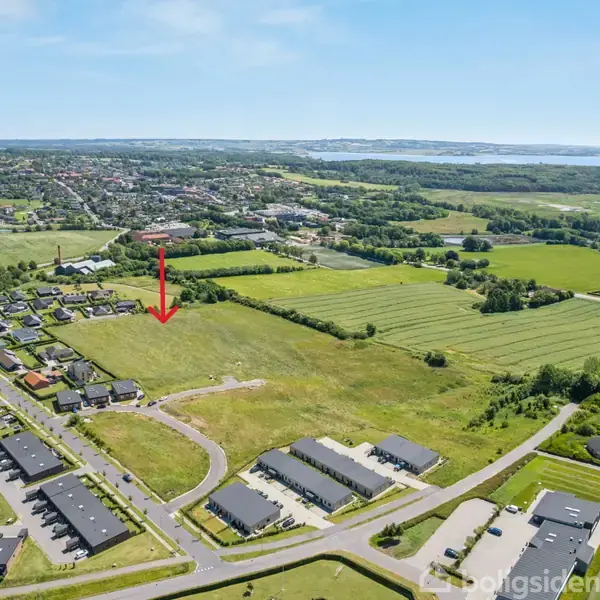 Helårsgrund på Rønde Bakker 4, 8410 Rønde