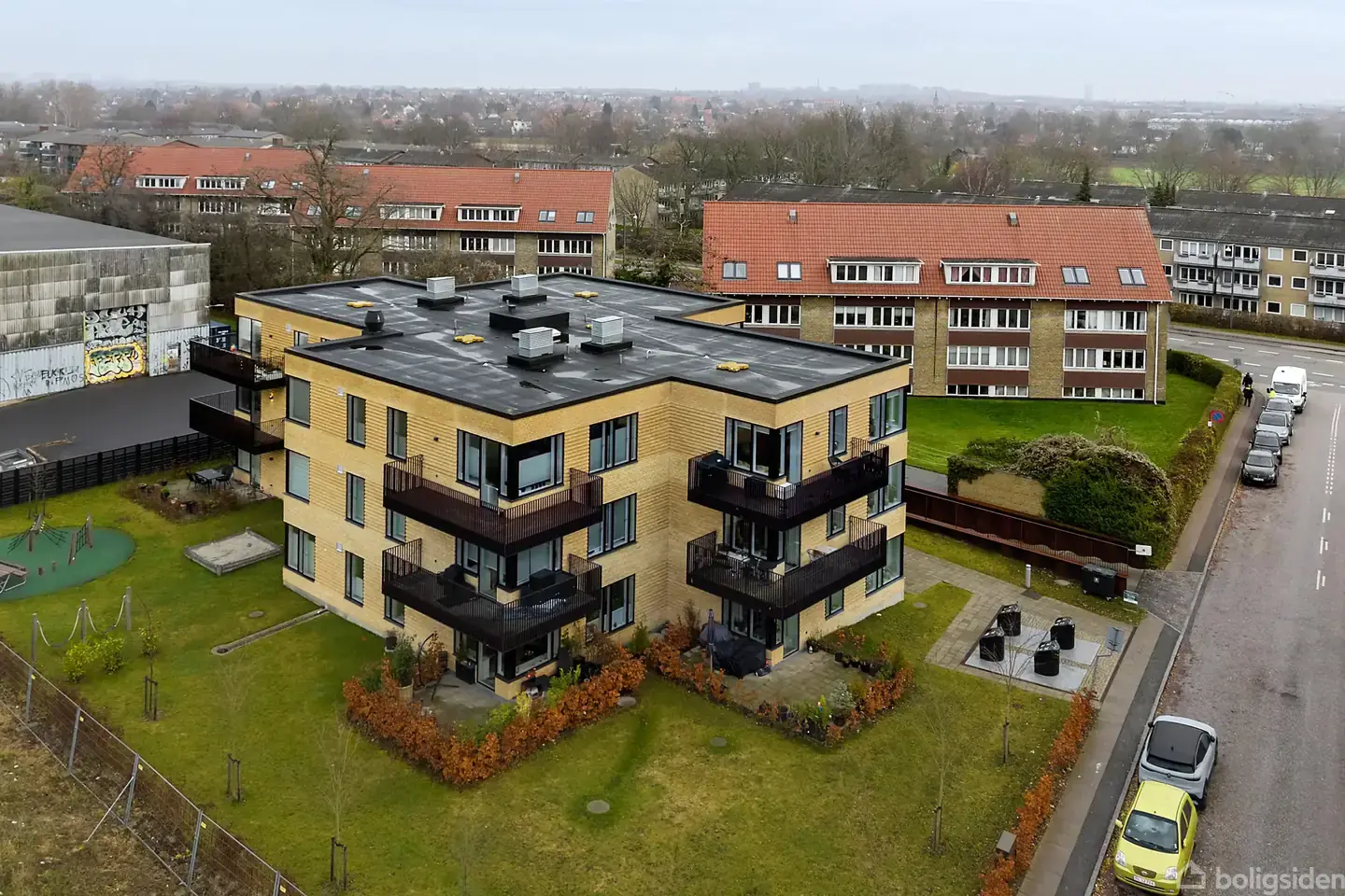 Moderne 4 værelses lejlighed med vestvendt altan og grønne omgivelser i Rødovre