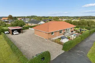 Villa på Præstegårdsvej 11, Farstrup, 9240 Nibe